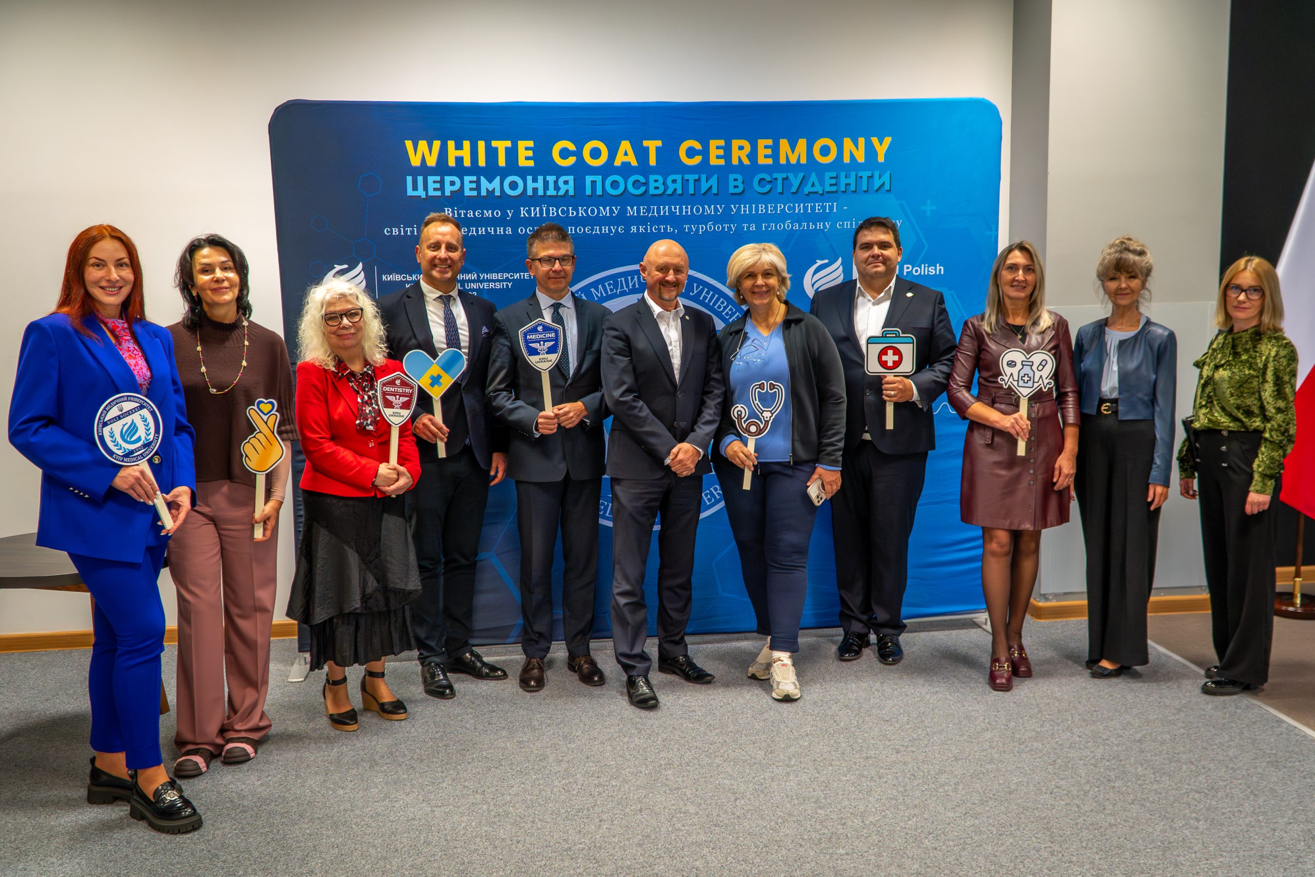 KMU WHITE COAT 2025-08