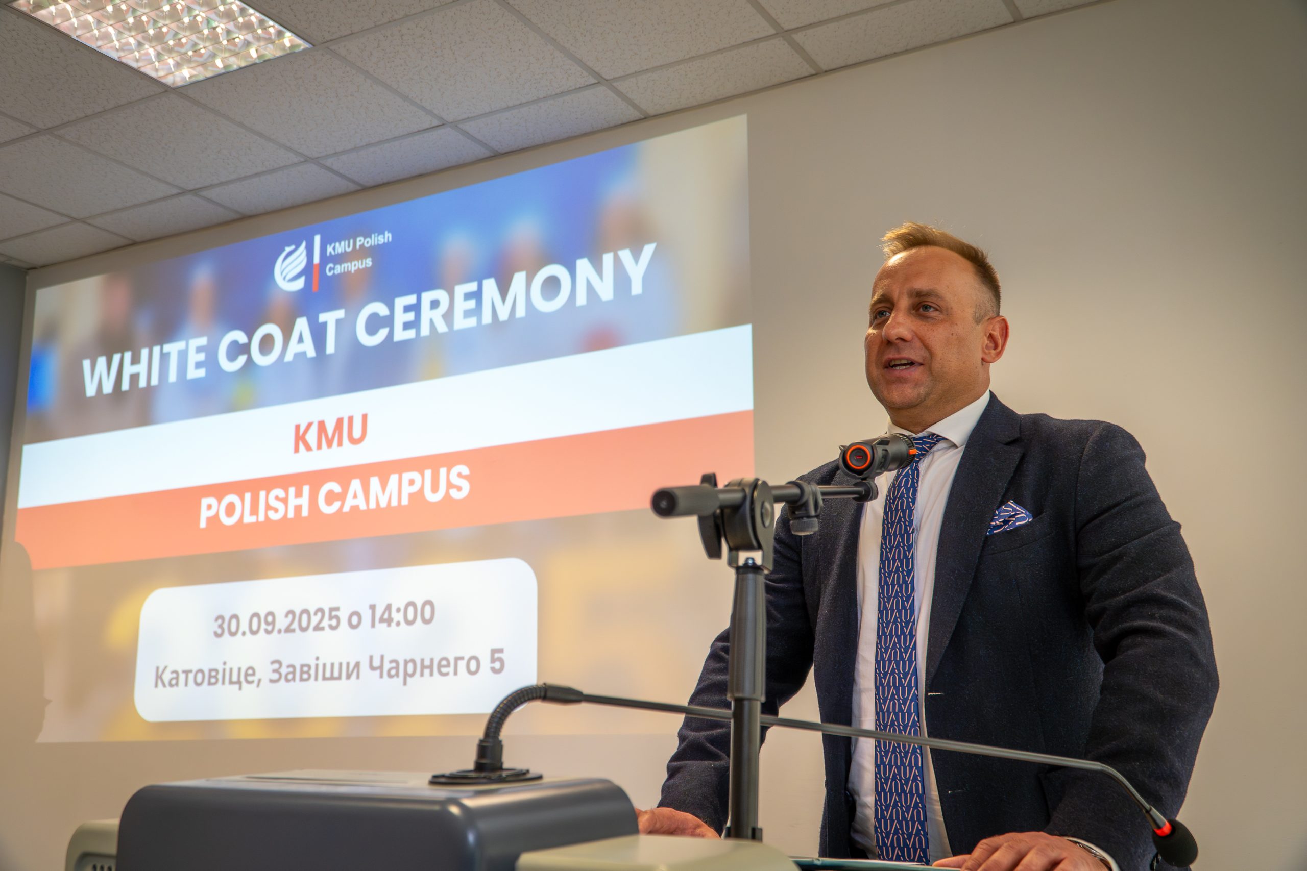 KMU WHITE COAT 2025-10