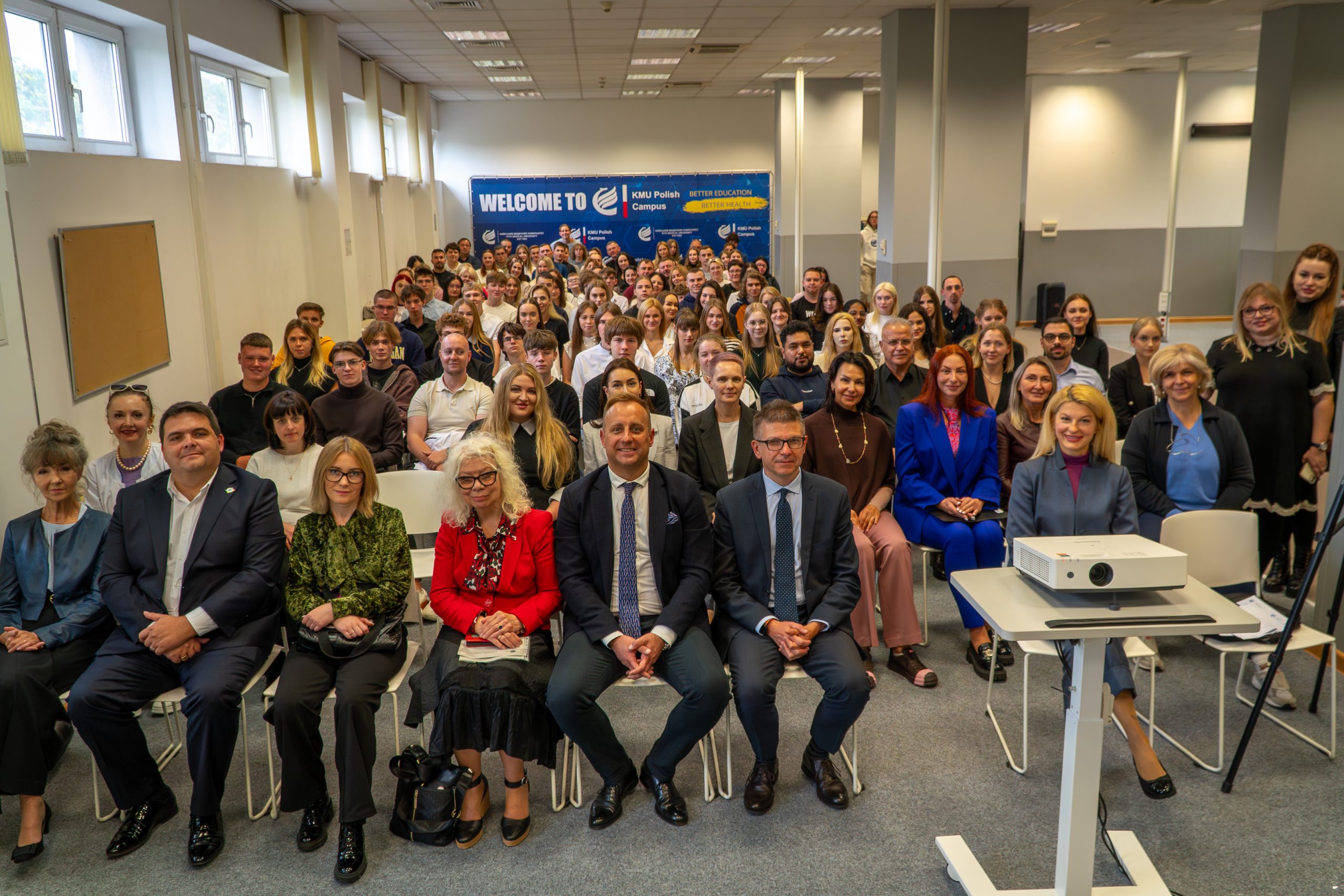 KMU WHITE COAT 2025-16