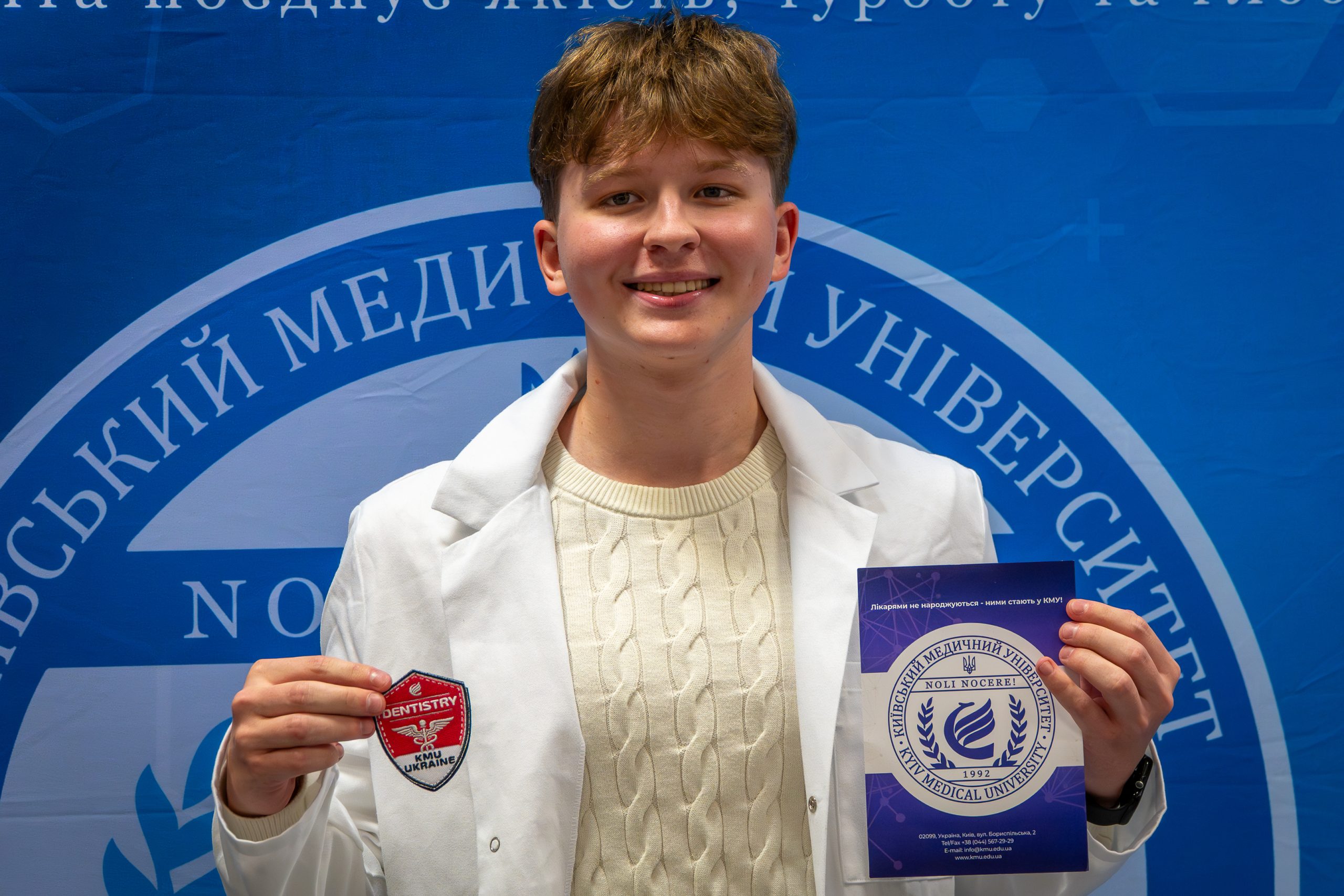 KMU WHITE COAT 2025-35